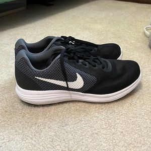 Women’s Size 9 Nike Running Shoes